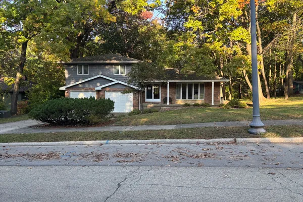 1265 WOODLAND CT