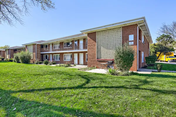 1101 E ALGONQUIN RD 6