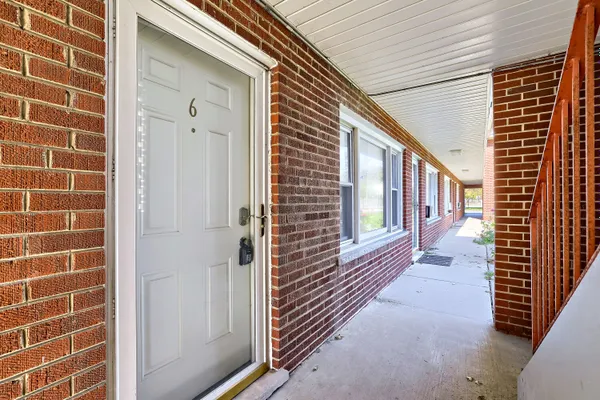 1101 E ALGONQUIN RD 6