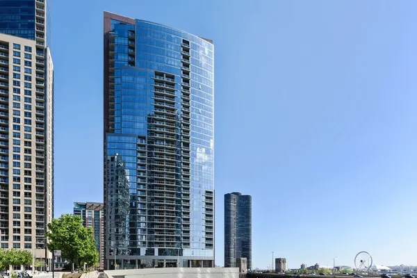 450 E WATERSIDE DR 1302