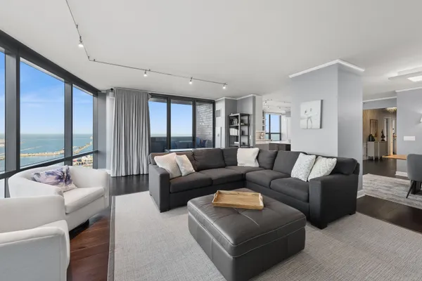 450 E WATERSIDE DR 1302