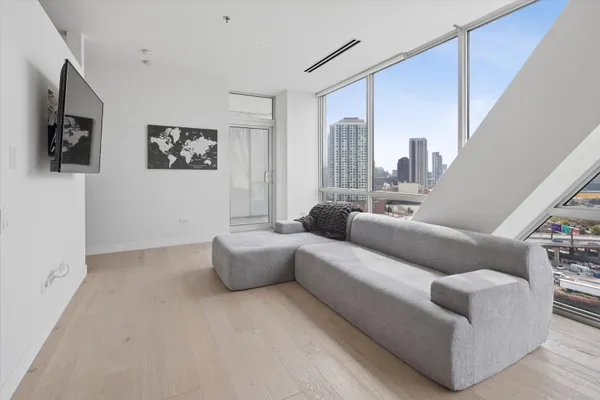 510 W ERIE ST 1303