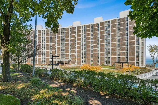 1500 SHERIDAN RD 8L