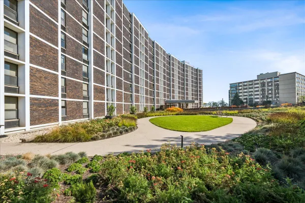 1500 SHERIDAN RD 8L