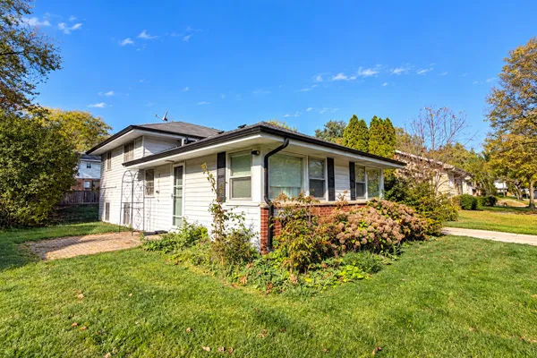 460 N MACARTHUR DR