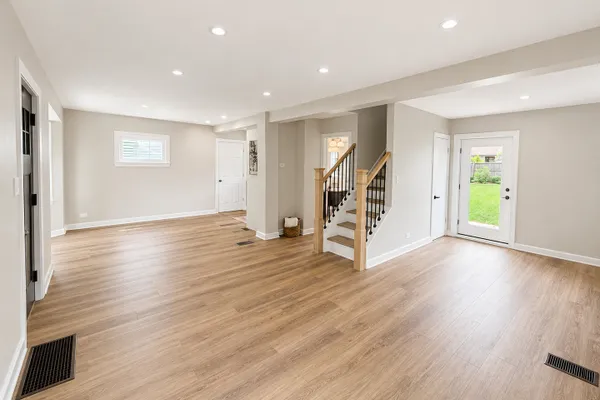 4216 ELM ST