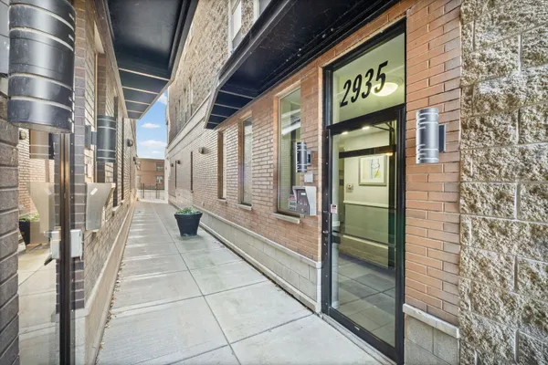 2935 N CLYBOURN AVE 405