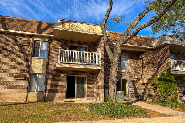432 N WILKE RD 106