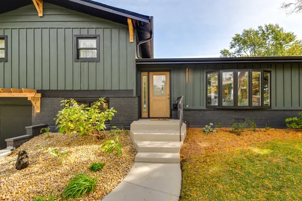 6955 PARKVIEW DR