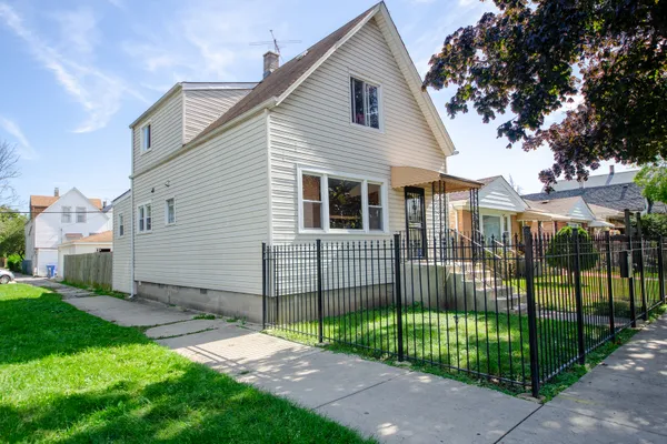 2263 N MARMORA AVE