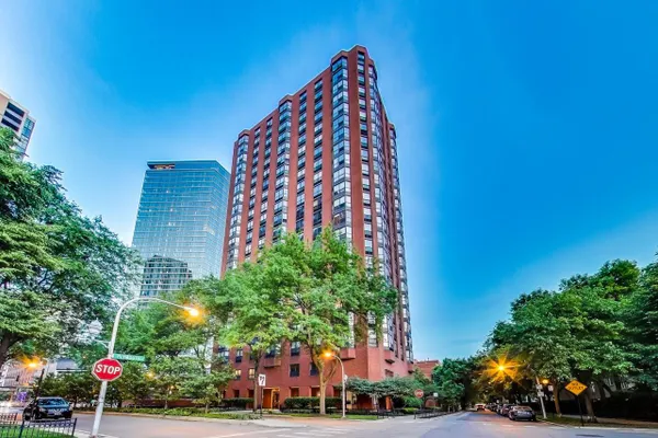 901 S PLYMOUTH CT 1905