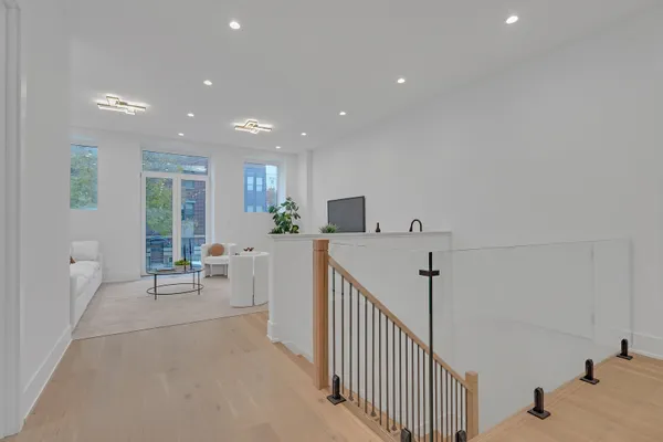 505 W ELM ST 3