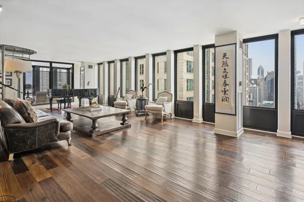 100 E WALTON ST 41DE