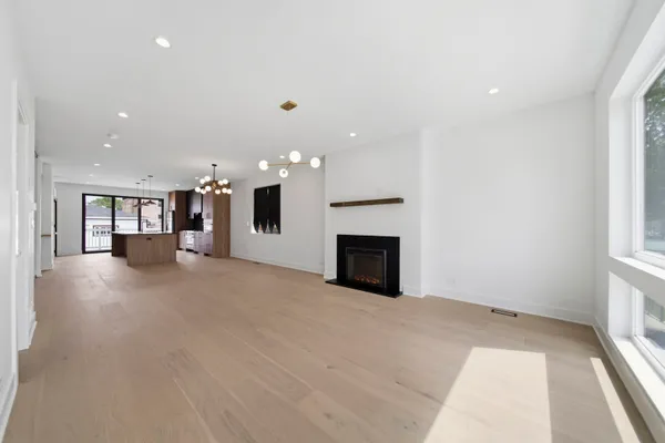 3311 N OZARK AVE