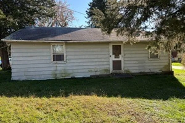 201 E GRAND AVE