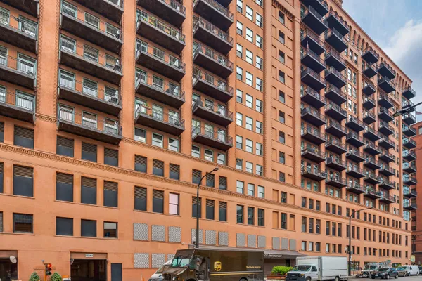 165 N CANAL ST 1412