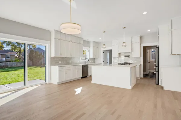 4533 HIGHLAND AVE