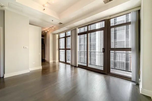 212 W WASHINGTON ST 1513