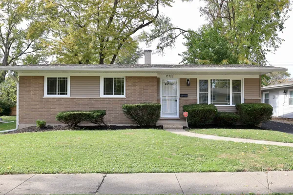 15722 WOODLAWN E AVE