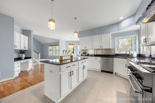 2494 ADAMSWAY DR