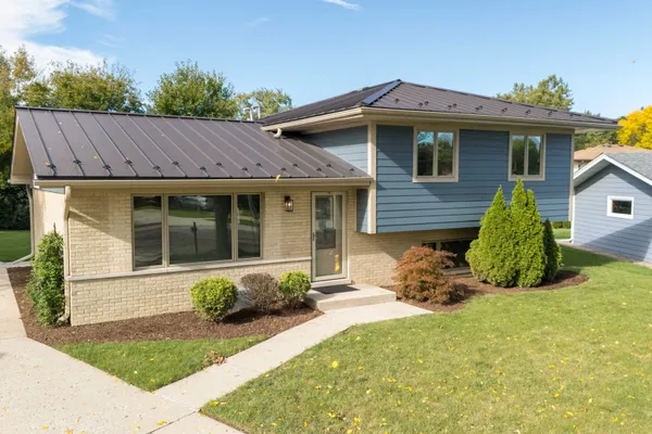 740 TERRACE CT