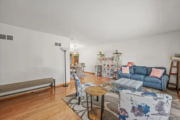 163 S CIRCLE AVE