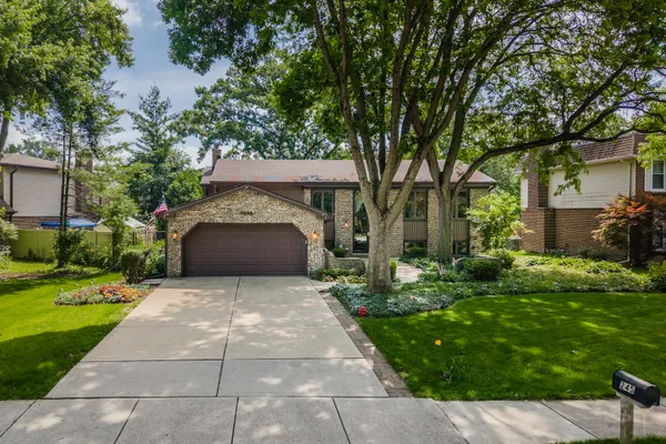 245 MONTCLARE LN