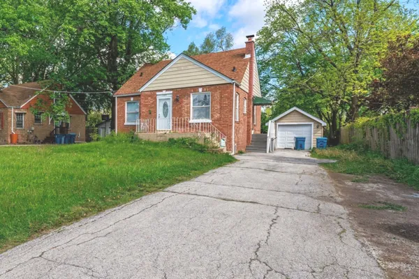 389 W 12TH ST