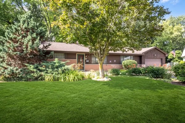 10 HOLLYCOURT TER