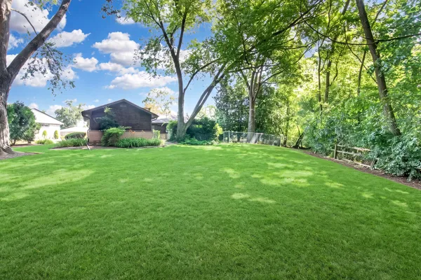 10 HOLLYCOURT TER