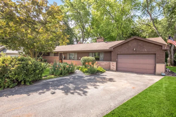 10 HOLLYCOURT TER