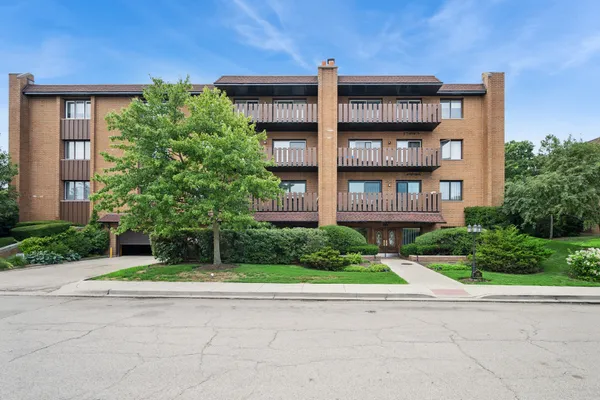 1795 LAKE COOK RD 301