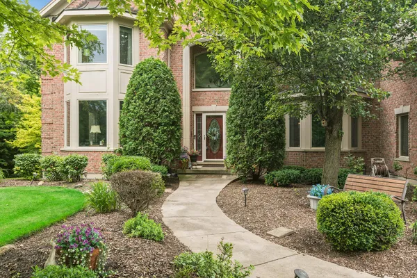 8 ROSE LN
