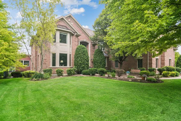 8 ROSE LN