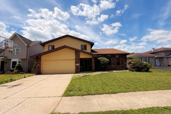 18348 CARRIAGE LN