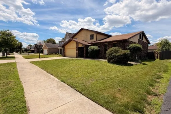 18348 CARRIAGE LN