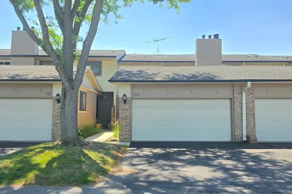 703 MALLARD LN