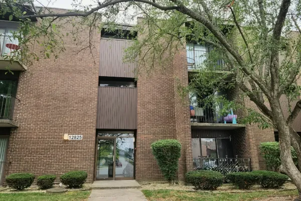 12825 S KENNETH AVE D2