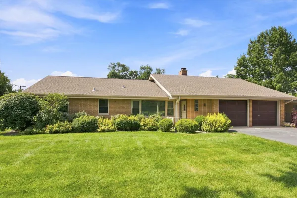 6 MEADOWOOD DR