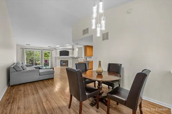 2115 VANDERBILT DR