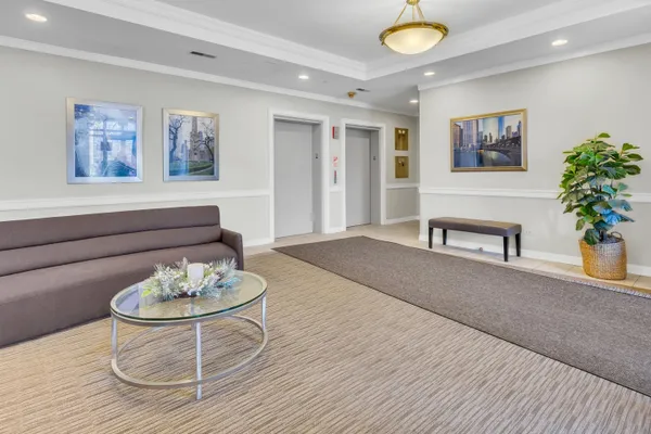 811 CHICAGO AVE 308