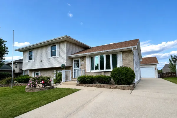 1414 HOWLAND DR