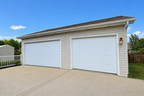 1414 HOWLAND DR