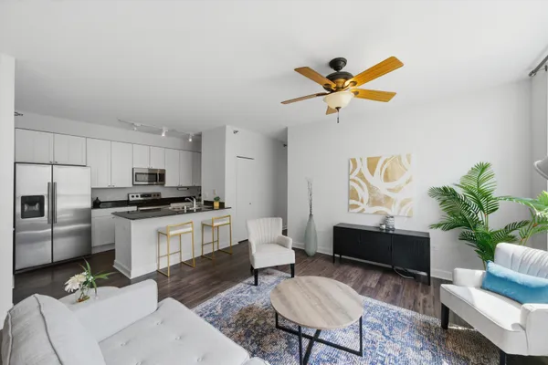 421 W HURON ST 1009