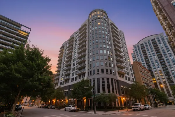 421 W HURON ST 1009