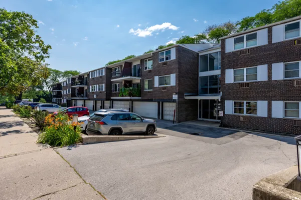 8712 SKOKIE BLVD 1I