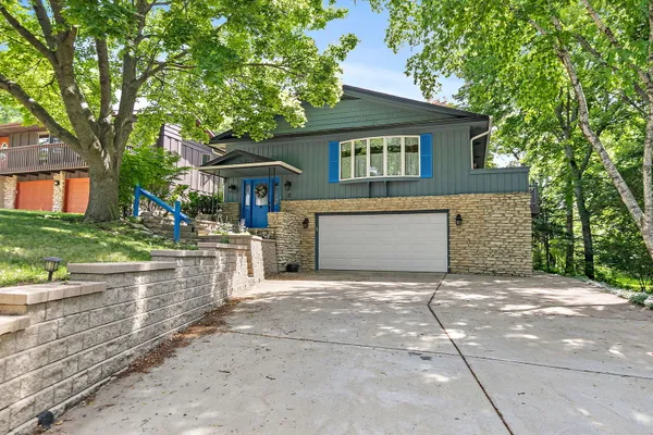 2 SUMMIT ST