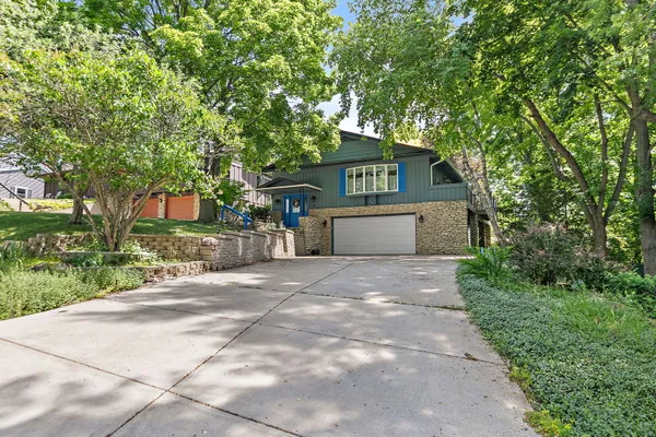 2 SUMMIT ST