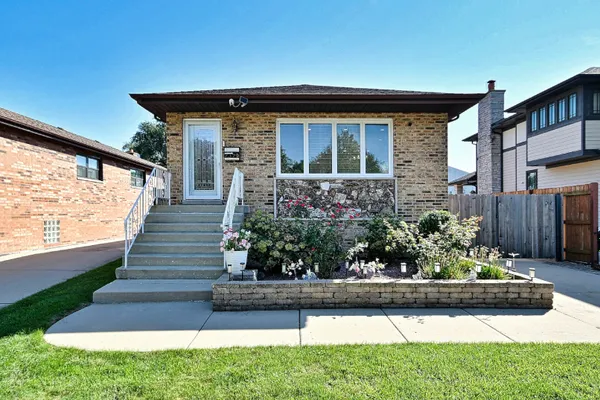 2329 TRUMBULL AVE