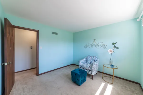 920 MACARTHUR DR